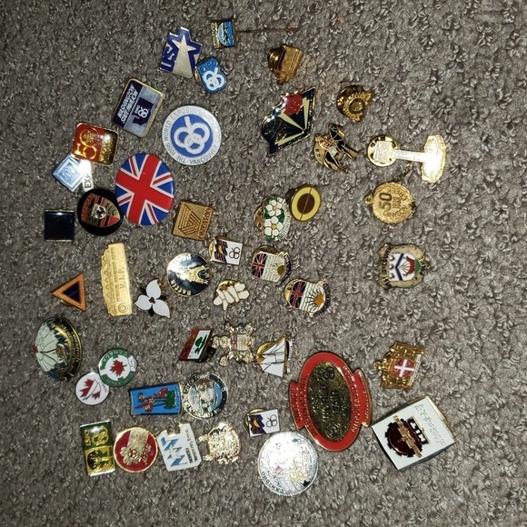 EXPO86 44 pins memorabilia including USSR navy, usa pin and official 86 pin - Picture 1 of 8